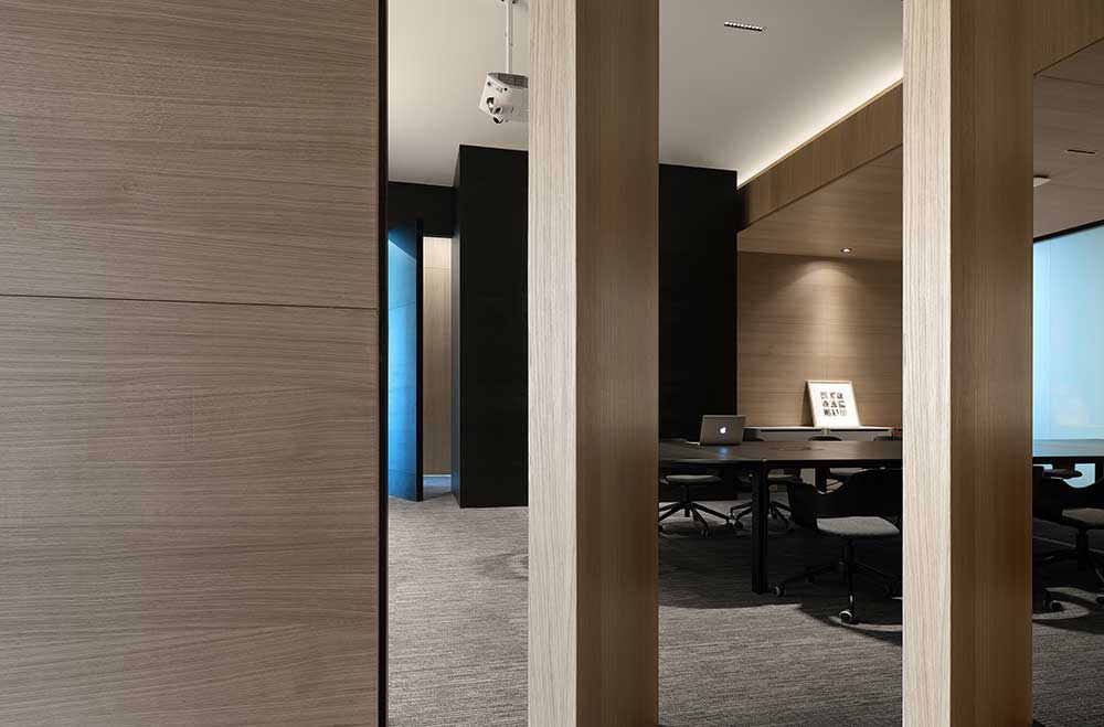 深圳市龍華1200平原木風辦公室裝修設計會議室 深圳市龍華1200平原木風辦公室裝修設計會議室