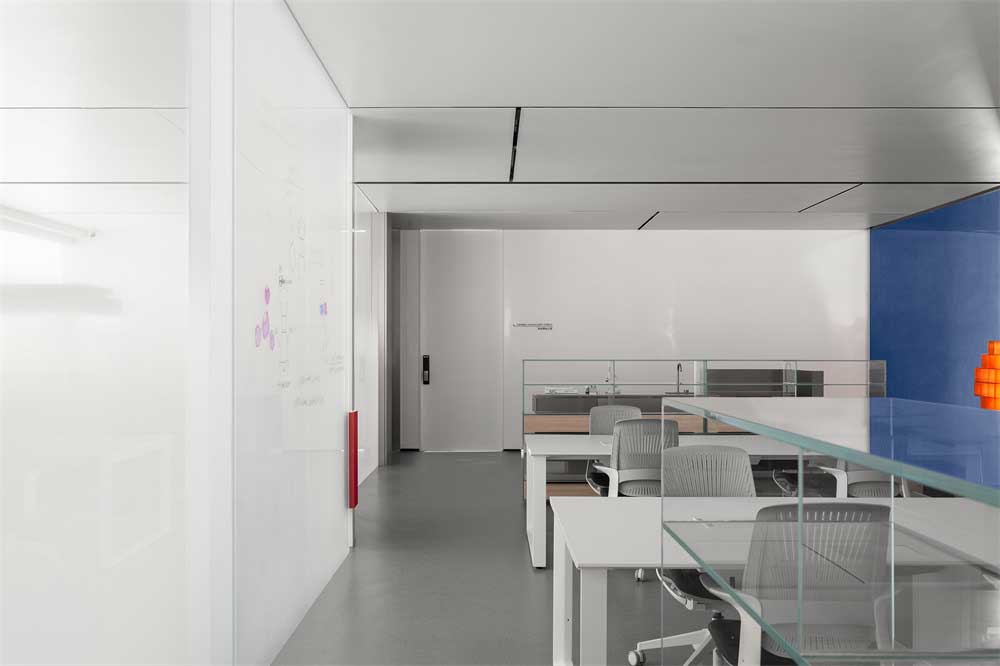 深圳福田800平方現(xiàn)代簡約風(fēng)格辦公室裝修辦公區(qū)家具組合 深圳福田800平方現(xiàn)代簡約風(fēng)格辦公室裝修辦公區(qū)家具組合