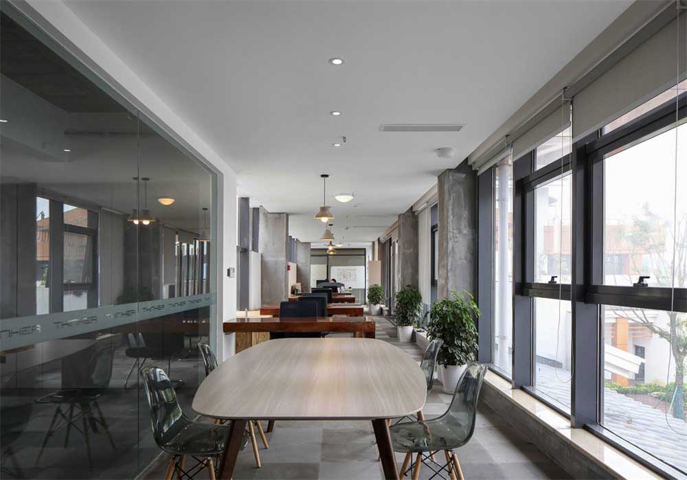 深圳南山香江金融中心工業(yè)風(fēng)辦公室裝修設(shè)計案例開放式辦公區(qū) 深圳南山香江金融中心工業(yè)風(fēng)辦公室裝修設(shè)計案例開放式辦公區(qū)