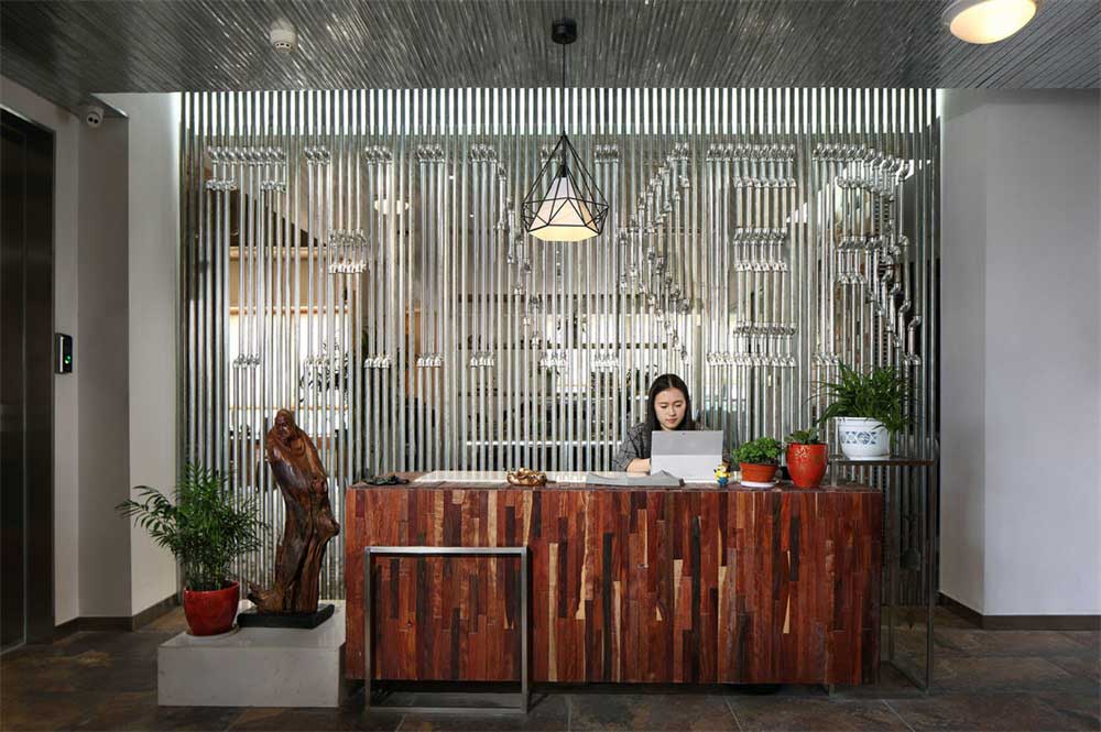 深圳南山香江金融中心工業(yè)風(fēng)辦公室裝修設(shè)計案例前臺服務(wù)區(qū) 深圳南山香江金融中心工業(yè)風(fēng)辦公室裝修設(shè)計案例前臺服務(wù)區(qū)