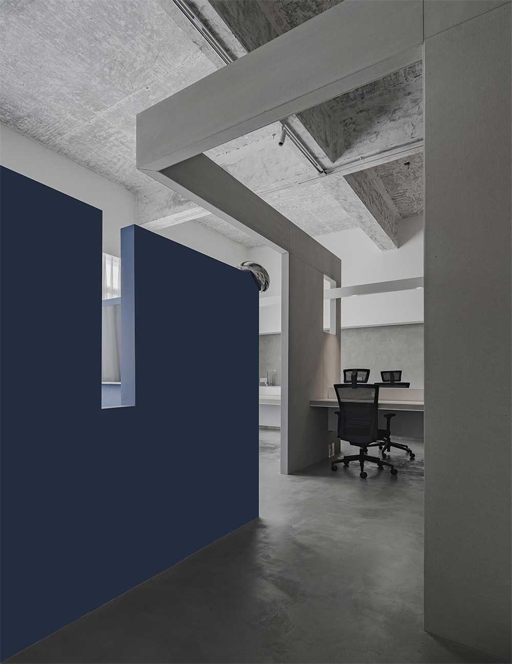 深圳市南山科技園工業(yè)風(fēng)辦公室設(shè)計(jì)裝修過道