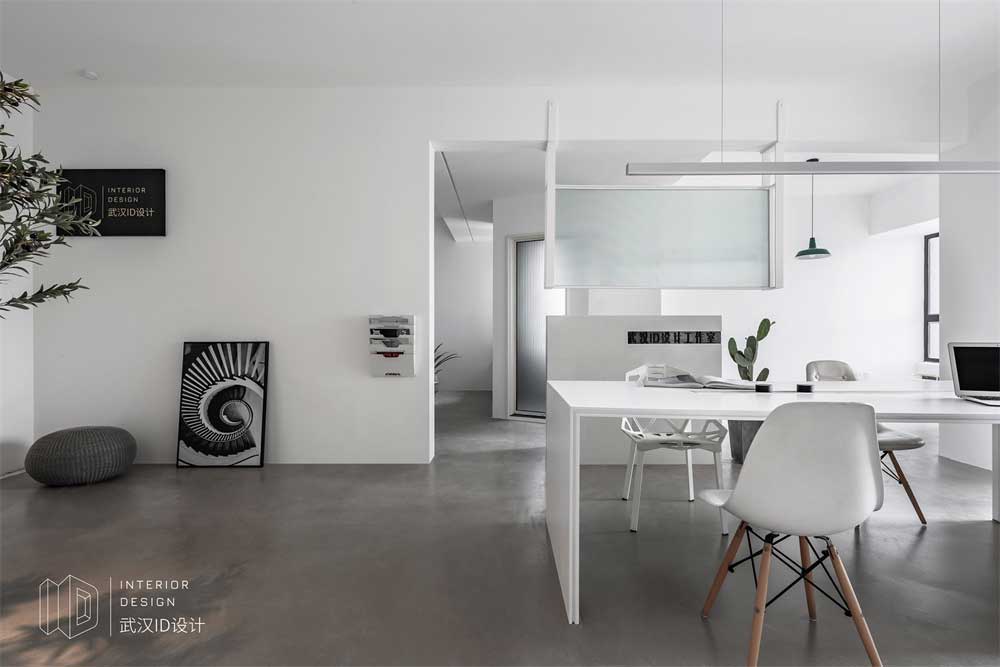 深圳市龍崗80平米現(xiàn)代風(fēng)辦公室裝修設(shè)計辦公區(qū)