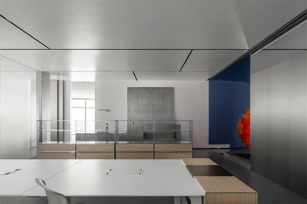 深圳福田800平方現(xiàn)代簡約風(fēng)格辦公室裝修辦公區(qū)墻面裝飾 深圳福田800平方現(xiàn)代簡約風(fēng)格辦公室裝修辦公區(qū)墻面裝飾