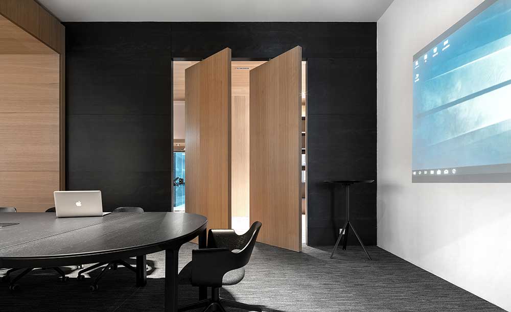 深圳市龍華1200平原木風辦公室裝修設計會議室 深圳市龍華1200平原木風辦公室裝修設計會議室