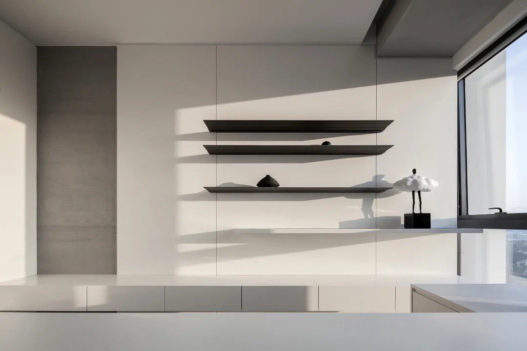 深圳寶安300平方極簡風(fēng)格辦公室裝修鐵藝裝飾層板