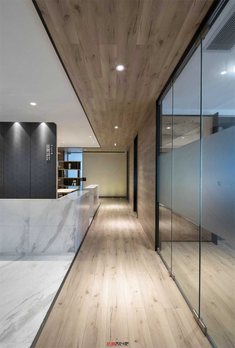 深圳南山智慧廣場(chǎng)新中式風(fēng)格辦公室裝修設(shè)計(jì)案例過道