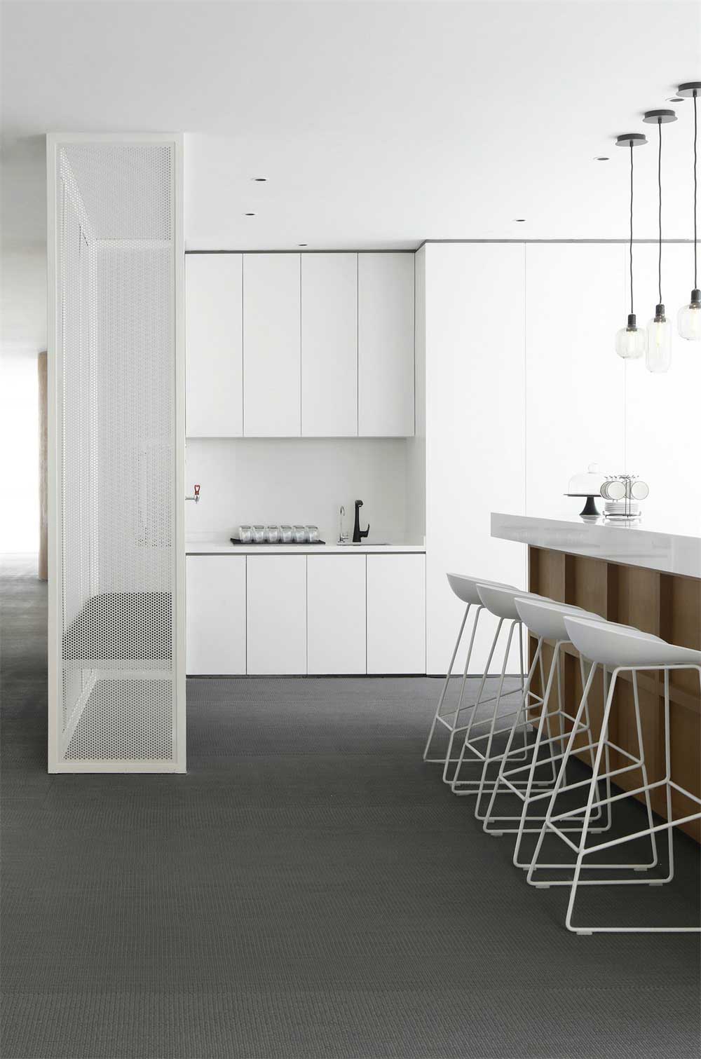 深圳市寶安1000平現(xiàn)代風(fēng)格辦公室裝修設(shè)計(jì)吧臺(tái)