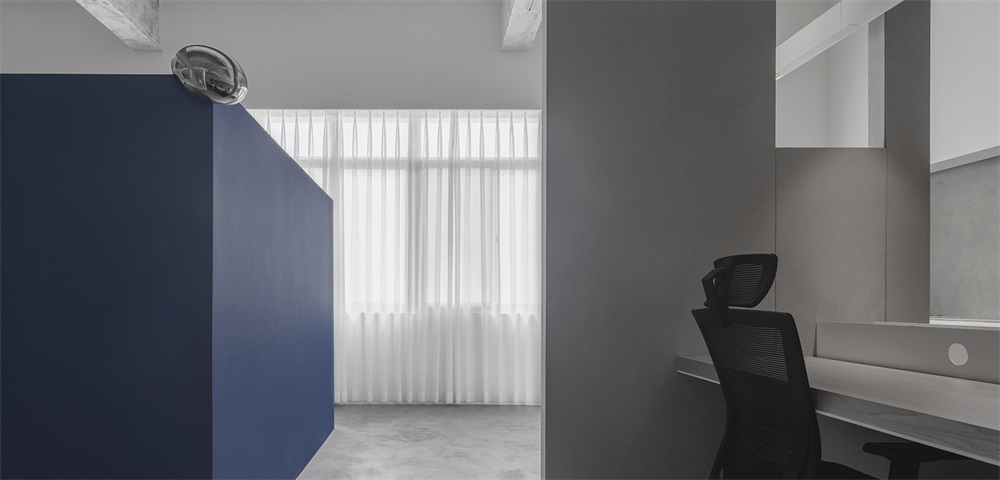 深圳市南山科技園工業(yè)風(fēng)辦公室設(shè)計(jì)裝修過道