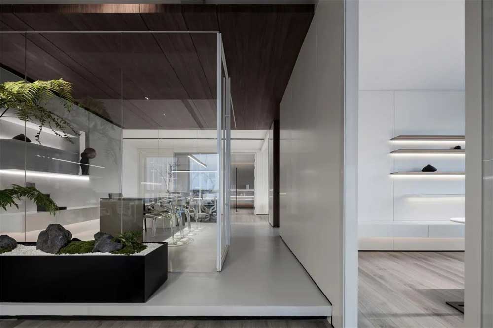 深圳寶安300平方極簡風(fēng)格辦公室裝修地面鋪設(shè)