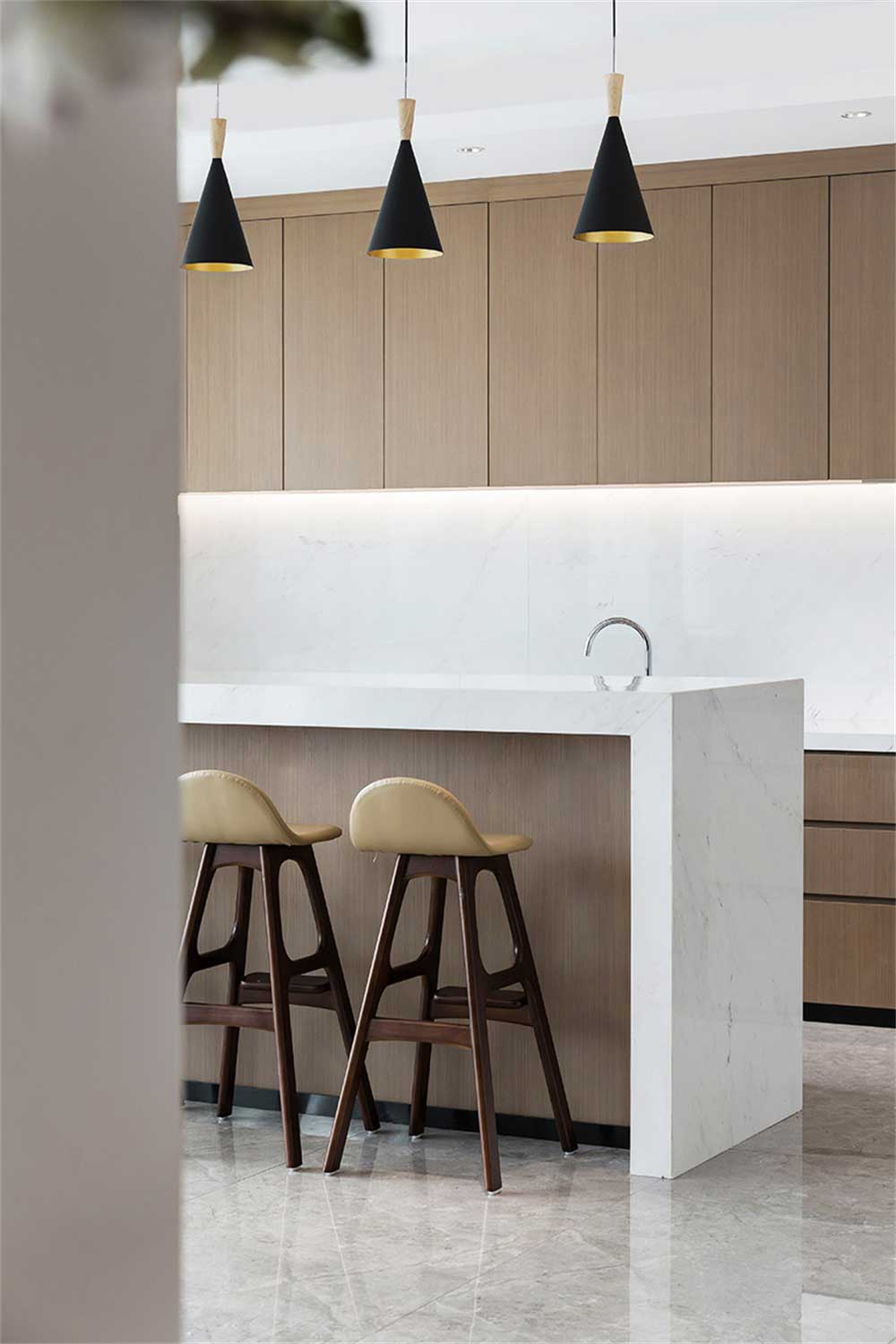 深圳市寶安1000平國中創(chuàng)投辦公室裝修吧臺區(qū)