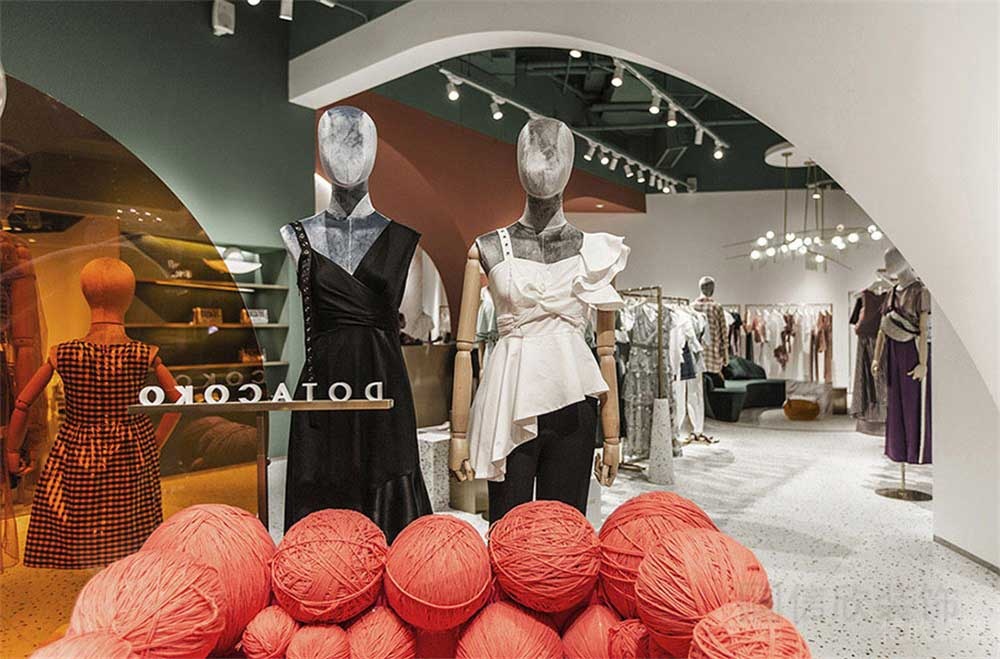 聯(lián)曼服裝店裝修設(shè)計(jì)方案4