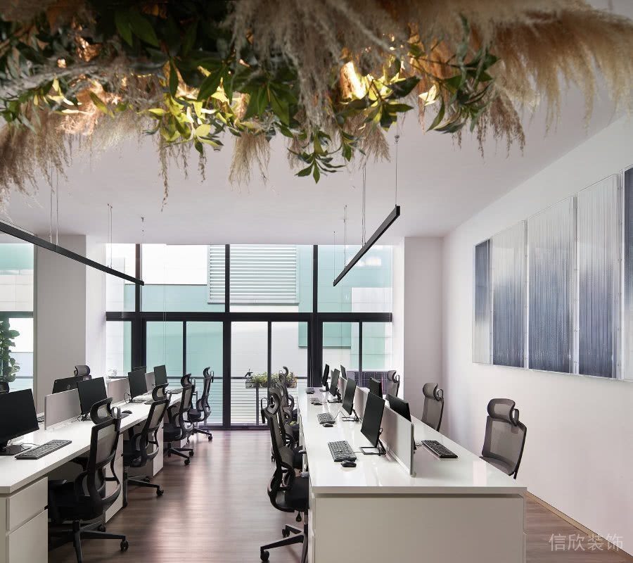植物微景觀設(shè)計(jì)綠化裝修多人研發(fā)區(qū)域辦公室工位效果實(shí)木地板木飾面設(shè)計(jì)