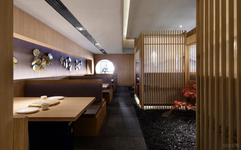 深圳福田天健時尚新天地和風日式料理餐廳裝修案例暖灰色硅藻泥背景墻