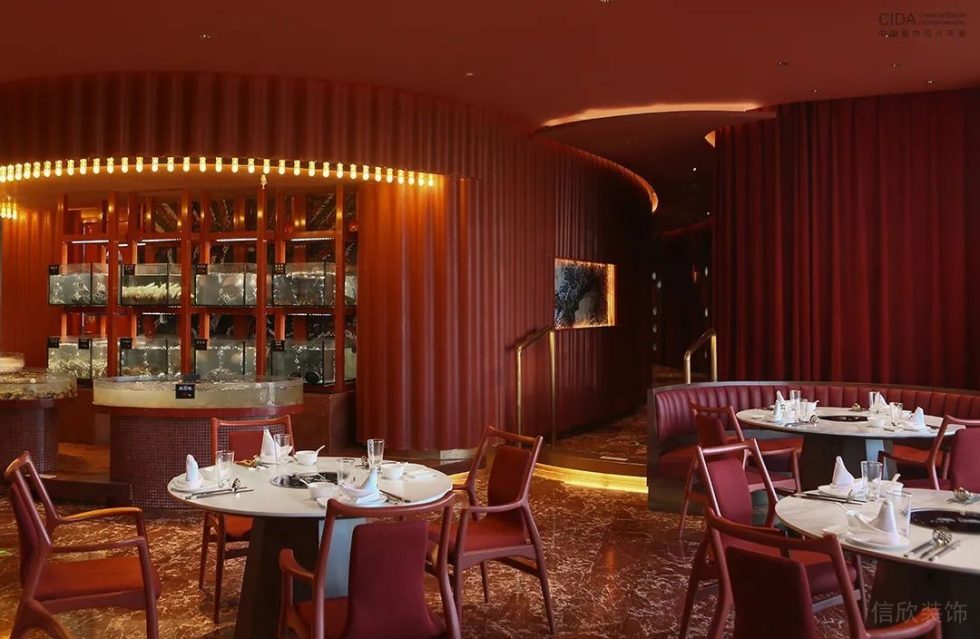 深圳南山輕奢新中式風格火鍋店裝修案例大廳地面鋪設(shè)