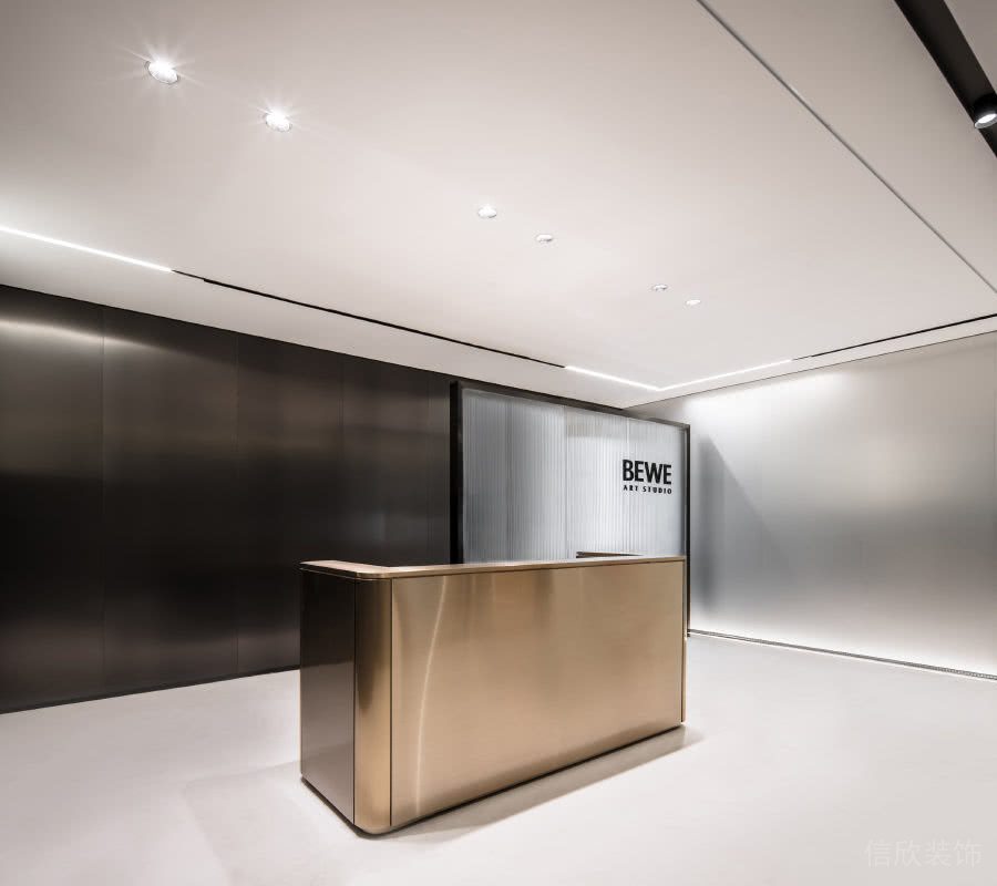 黑色拉絲不銹鋼形象墻，金色拉絲不銹鋼前臺。