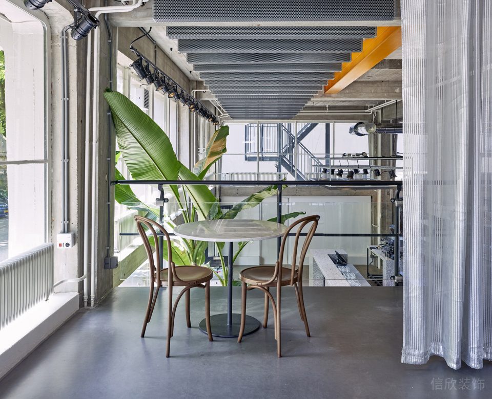 深圳寶安易尚中心灰色調(diào)工業(yè)風披薩店裝修案例二層休閑用餐區(qū) 深圳寶安易尚中心灰色調(diào)工業(yè)風披薩店裝修案例二層休閑用餐區(qū)