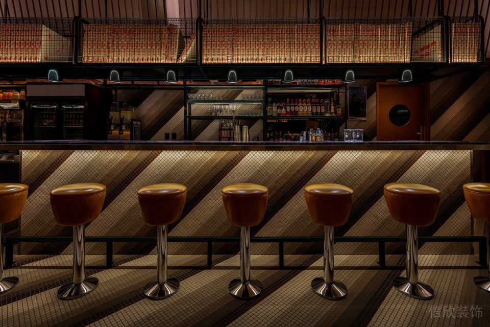 深圳龍華蘋果園美式工業風披薩店裝修案例吧臺用餐區 深圳龍華蘋果園美式工業風披薩店裝修案例吧臺用餐區