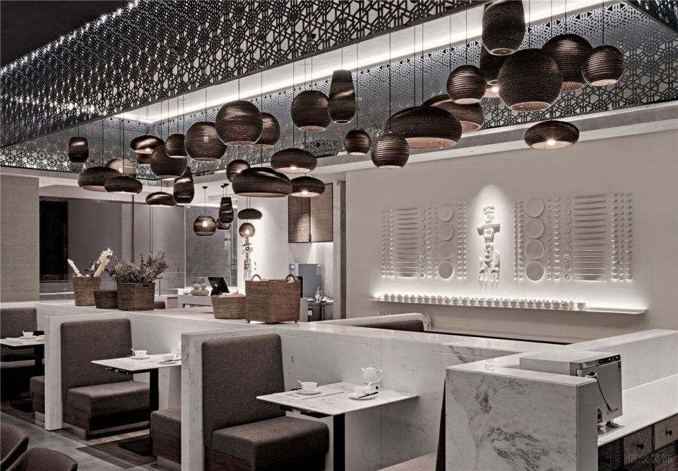 深圳龍華壹成中心現(xiàn)代新中式風(fēng)格餃子館裝修案例藤編藝術(shù)裝飾吊燈 深圳龍華壹成中心現(xiàn)代新中式風(fēng)格餃子館裝修案例藤編藝術(shù)裝飾吊燈