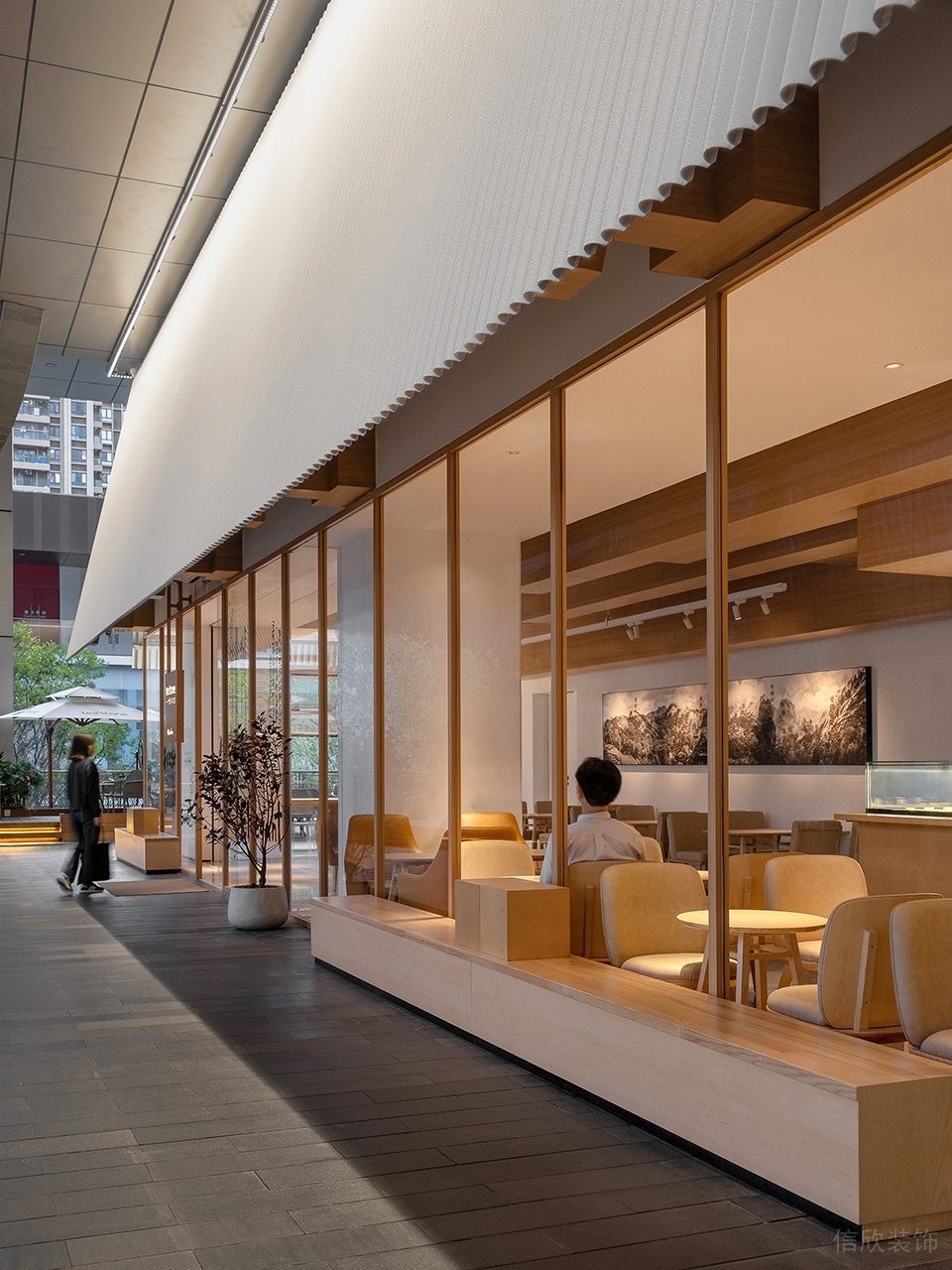 深圳南山保利文化廣場原木色調簡約自然風茶飲店裝修案例室外等候休息區 深圳南山保利文化廣場原木色調簡約自然風茶飲店裝修案例室外等候休息區