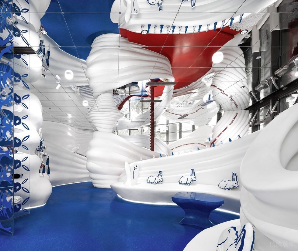 深圳市寶安區(qū)福永大白兔全球首家旗艦店裝修設計鏡面天花 深圳市寶安區(qū)福永大白兔全球首家旗艦店裝修設計鏡面天花