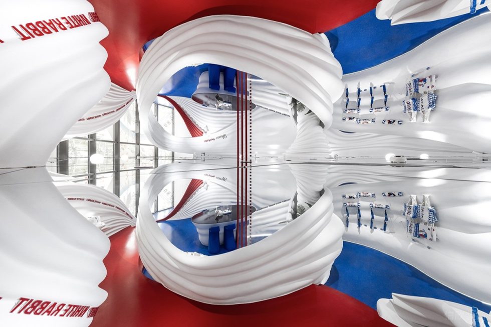 深圳市寶安區(qū)福永大白兔全球首家旗艦店裝修設計鏡面地板 深圳市寶安區(qū)福永大白兔全球首家旗艦店裝修設計鏡面地板