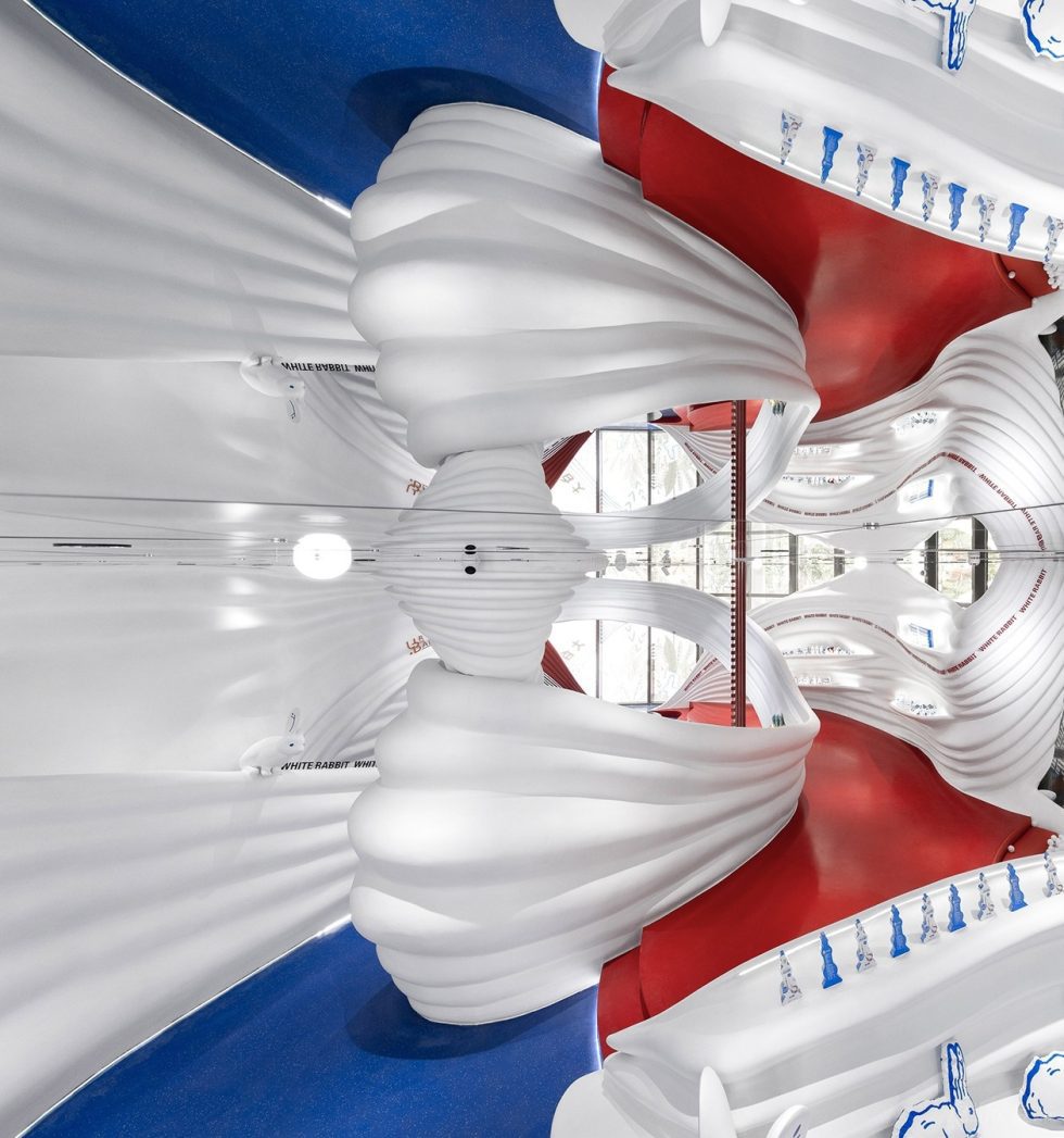 深圳市寶安區(qū)福永大白兔全球首家旗艦店裝修設計白色藝術墻面二 深圳市寶安區(qū)福永大白兔全球首家旗艦店裝修設計白色藝術墻面二