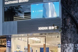 深圳市龍華區(qū)大浪xxzxx潮牌店裝修設(shè)計外立面3