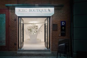 深圳市龍華去觀瀾現(xiàn)代風服裝店裝修設(shè)計門廳