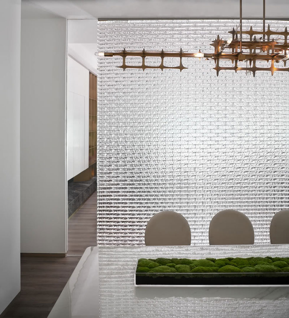 羅湖區(qū)國(guó)貿(mào)大廈辦公室洽談區(qū)玻璃磚隔斷墻 羅湖區(qū)國(guó)貿(mào)大廈辦公室洽談區(qū)玻璃磚隔斷墻