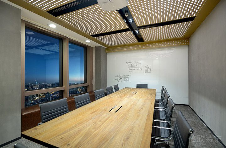 深圳寶安稻興環(huán)球科創(chuàng)中心900平方米現(xiàn)代工業(yè)風(fēng)辦公室裝修案例會(huì)議室效果圖