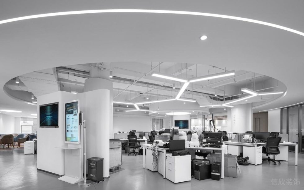 深圳龍華展滔科技大廈1600平方米現(xiàn)代科技風(fēng)辦公室裝修案例辦公大廳效果圖