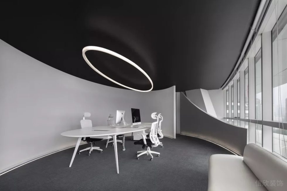 深圳南山同方信息港600平方米黑白灰色調現代科技風公司裝修案例多媒體商務洽談室弧形墻面 深圳南山同方信息港600平方米黑白灰色調現代科技風公司裝修案例多媒體商務洽談室弧形墻面
