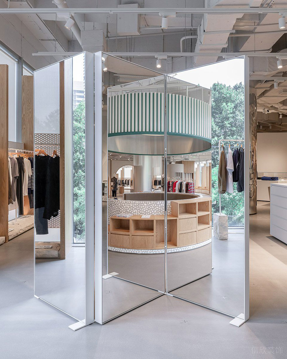 深圳市寶安區(qū)沙井現(xiàn)代風(fēng)艾派零售店裝修設(shè)計(jì)折疊型試衣鏡 深圳市寶安區(qū)沙井現(xiàn)代風(fēng)艾派零售店裝修設(shè)計(jì)折疊型試衣鏡