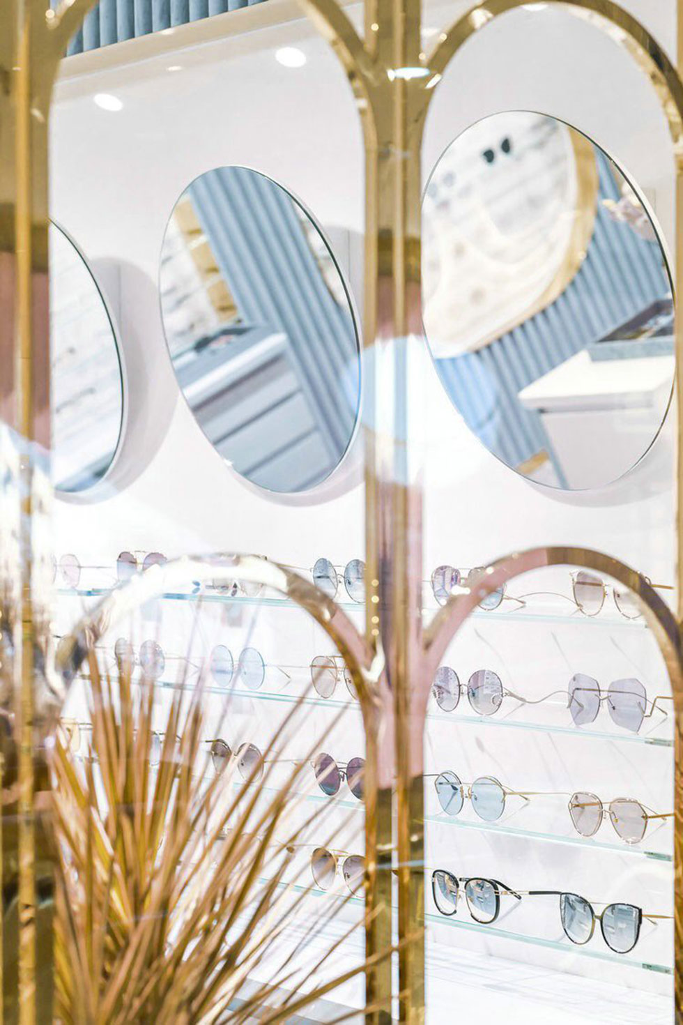 深圳市寶安區(qū)西鄉(xiāng)for Art’s Sake眼鏡店裝修設(shè)計香檳金不銹鋼展柜 深圳市寶安區(qū)西鄉(xiāng)for Art’s Sake眼鏡店裝修設(shè)計香檳金不銹鋼展柜