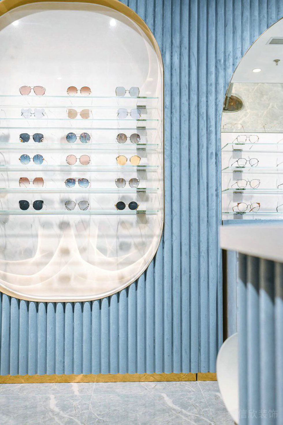 深圳市寶安區(qū)西鄉(xiāng)for Art’s Sake眼鏡店裝修設(shè)計香檳金不銹鋼展柜二 深圳市寶安區(qū)西鄉(xiāng)for Art’s Sake眼鏡店裝修設(shè)計香檳金不銹鋼展柜二