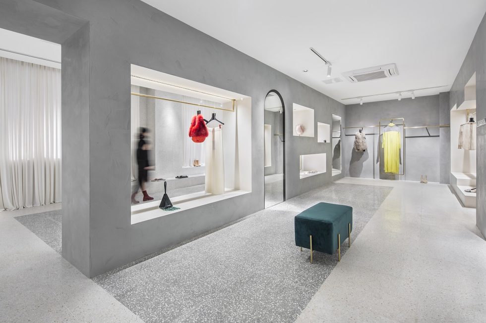 深圳市寶安中心城o.t.s時(shí)尚買手店店裝修設(shè)計(jì)淺灰色水泥肌理隔墻 深圳市寶安中心城o.t.s時(shí)尚買手店店裝修設(shè)計(jì)淺灰色水泥肌理隔墻