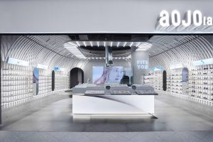 深圳市龍崗區(qū)中心城現(xiàn)代風(fēng)aojo眼鏡店裝修設(shè)計(jì)門廳