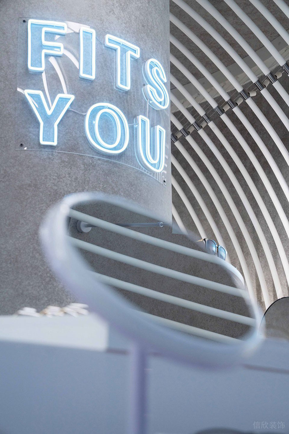 深圳市龍崗區(qū)中心城現(xiàn)代風(fēng)aojo眼鏡店柱子發(fā)光logo裝修設(shè)計(jì)效果圖 深圳市龍崗區(qū)中心城現(xiàn)代風(fēng)aojo眼鏡店裝修設(shè)計(jì)效果圖