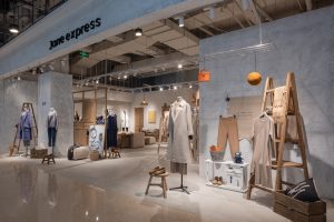 深圳市龍華區(qū)大浪現(xiàn)代風jane Express服裝店鋪裝修設(shè)計外立面2