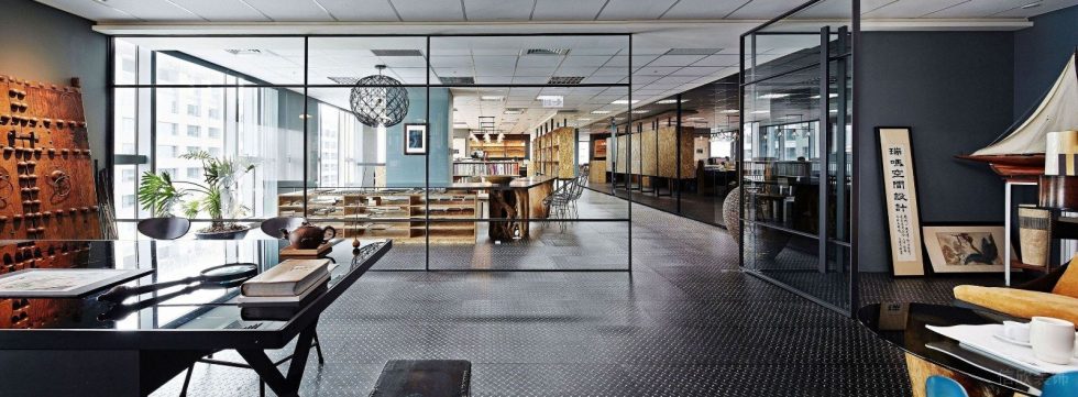 深圳寶安陽基九方廣場600平方米北歐工業風公司裝修案例總裁辦公室黑色鍍鋅烤漆方管玻璃隔斷 深圳寶安陽基九方廣場600平方米北歐工業風公司裝修案例總裁辦公室黑色鍍鋅烤漆方管玻璃隔斷