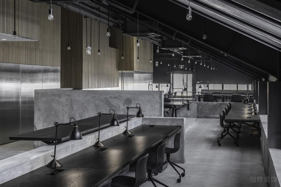 深圳龍崗深澳國際文化產業園800平方米工業主義簡約風辦公室裝修案例綜合辦公廳黑木色桌椅組合 深圳龍崗深澳國際文化產業園800平方米工業主義簡約風辦公室裝修案例綜合辦公廳黑木色桌椅組合