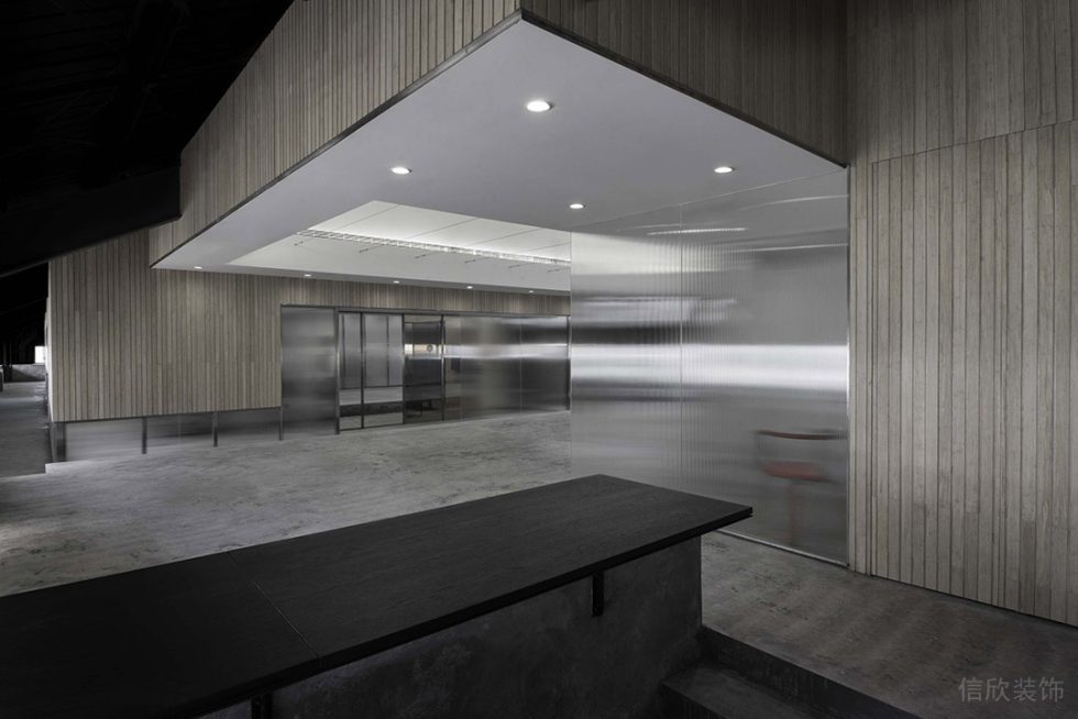 深圳龍崗深澳國際文化產業園800平方米工業主義簡約風辦公室裝修案例地面鋪設 深圳龍崗深澳國際文化產業園800平方米工業主義簡約風辦公室裝修案例地面鋪設