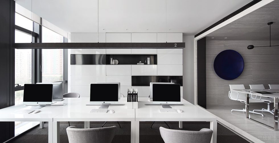 深圳南山閩泰大廈150平方米黑白灰現(xiàn)代簡約風辦公室裝修案例工作裝飾展示柜