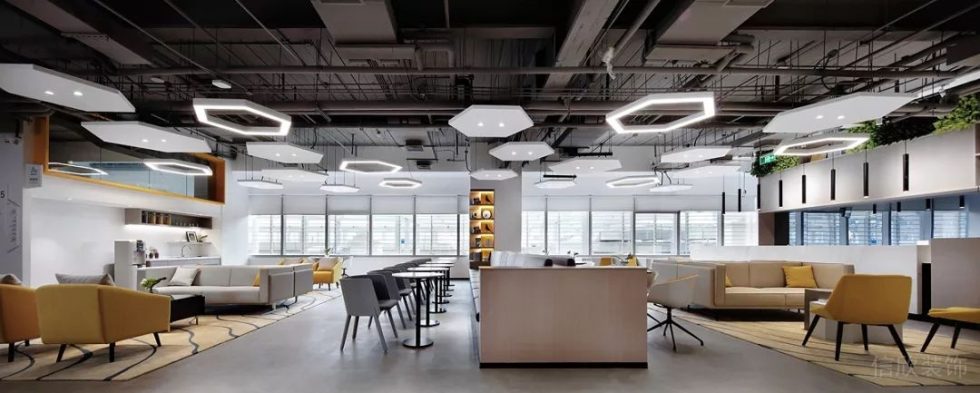 深圳南山天瓏大廈3000平方米簡(jiǎn)約主義自然風(fēng)辦公室裝修案例大堂接待廳六角形藝術(shù)吊頂