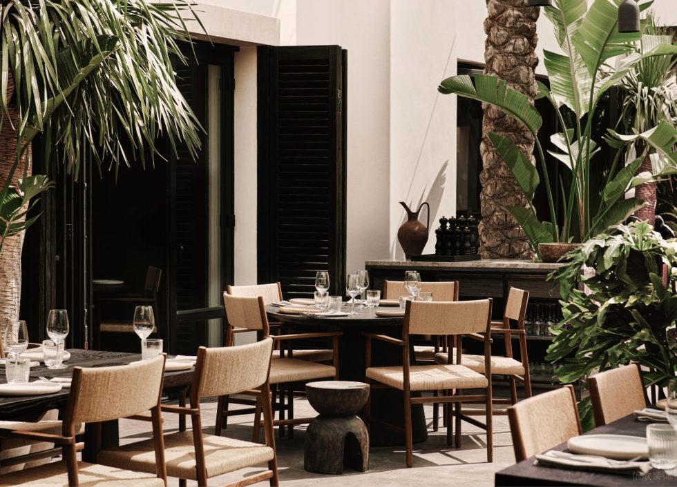 復古田園風西餐廳室外用餐空間的愜意裝修設計