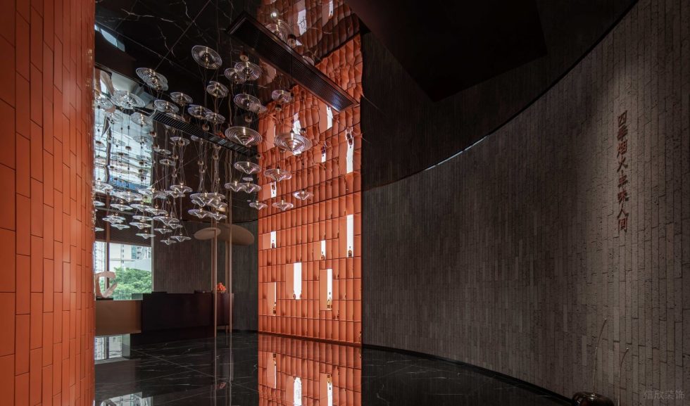 精奢輕工業(yè)中餐廳灰磚背景墻裝修設(shè)計