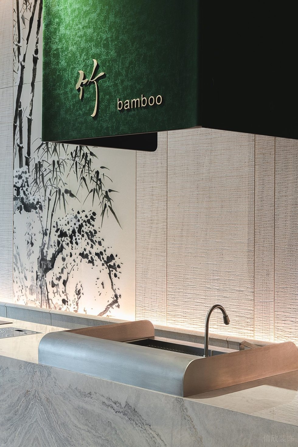 深圳寶安區(qū)中式典雅高級餐廳綠色背景板小包廂裝修設計