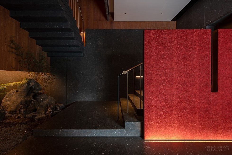 深圳寶安區(qū)中式典雅高級餐廳深灰色樓梯裝修設計