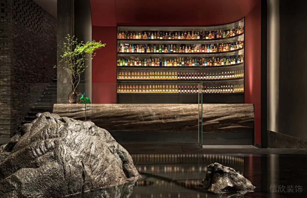 深圳福田新中式文化磚餐廳曲面酒柜裝修設(shè)計(jì)