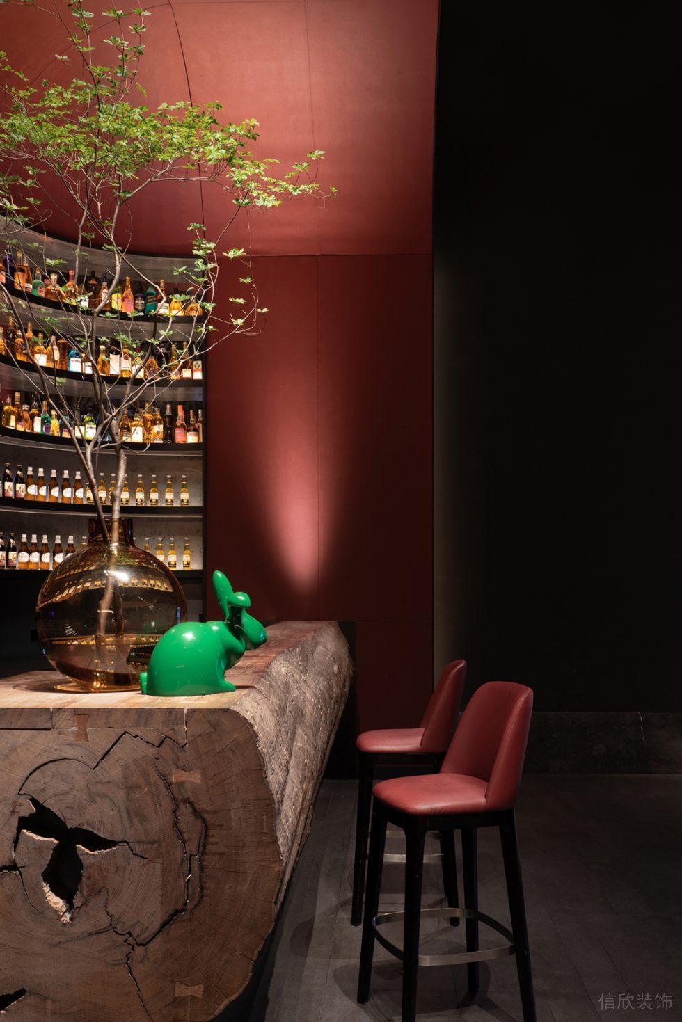 深圳福田新中式文化磚餐廳紅色吧臺裝修設(shè)計(jì)